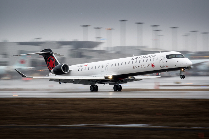 CRJ900 aircraft in Air Canada Express livery. (image: Bombardier Commercial Aircraft)