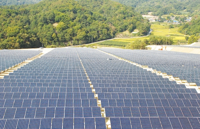 The number of solar panel projects approved last year exceeds the total number of similar projects approved in the last 12 years. (image: Korea Energy Agency)