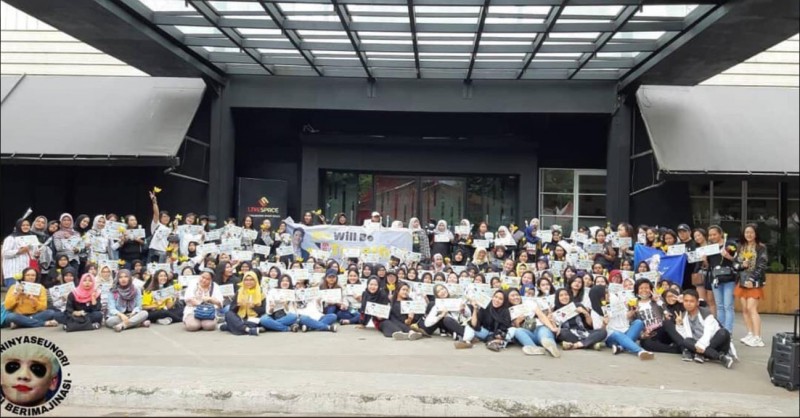 Indonesian Fans Gather to Root for Seungri