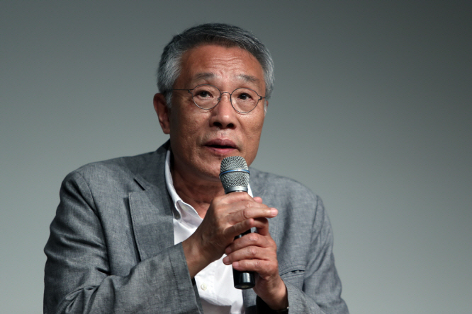 Hwang Sok-yong Longlisted for 2019 Man Booker International Prize