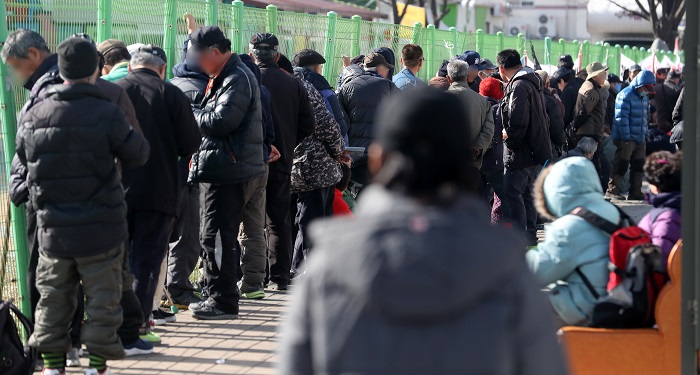 The city plans to educate the homeless and help with legal relief procedures, including civil lawsuits against content producers, through shelter and street counselors. (Yonhap)