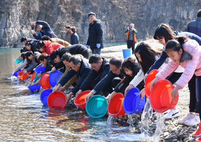 Ocean Ministry Releases 10 mln Salmon Fry to Help Fisheries Industry