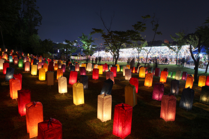 Wonju Festival Highlights Transformation of Mulberry into Beautiful Hanji Paper