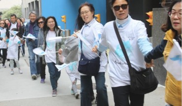 S. Koreans Make Human Chain in Manhattan for Peace on the Korean Peninsula