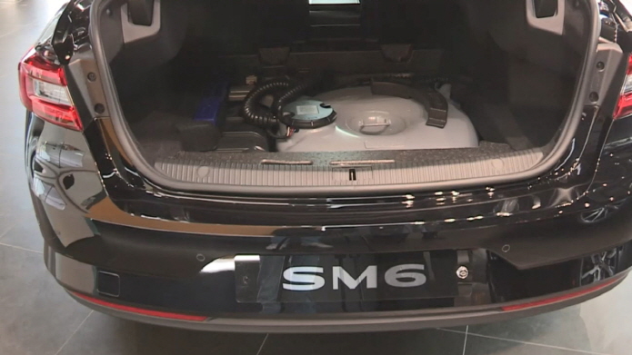 The donut tank in the trunk of the Renault Samsung Motors Corp. SM6 LPG model. (Yonhap)