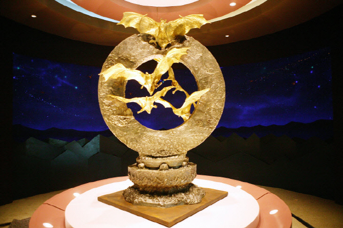 When the sculpture was made, the market price of the pure gold it contained was 2.7 billion won, but now it is now estimated to have increased to 8.5 billion won. (image: Hampyeong County Office)