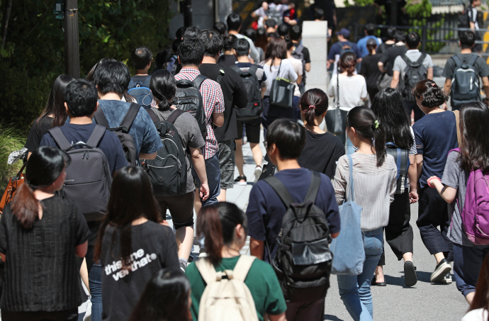 Majority of Young Koreans Concerned About Wealth, Income Inequality