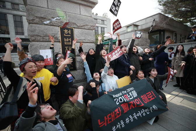 A group of civic activists calling for the repeal of the current anti-abortion law reacts in front of the Constitutional Court in Seoul as the court ruled the law unconstitutional on April 11, 2019. (Yonhap)