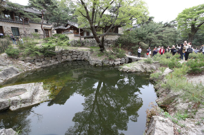 Unveiled Pre-modern Garden in Seoul Embodies Korean Aesthetics