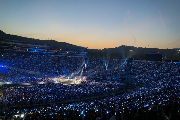 BTS Kicks Off World Stadium Tour in Los Angeles