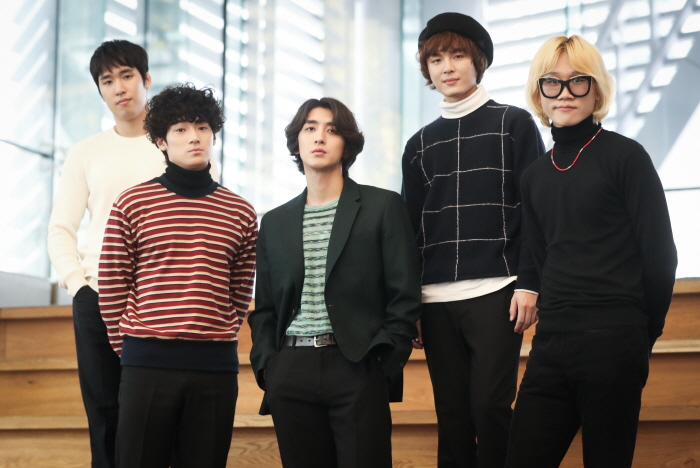 Five members of indie band Jannabi before keyboardist Yoo Young-hyun's departure. (Yonhap)