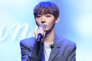 Ex-Wanna One Member Yoon Ji-sung Set to Enlist in Military