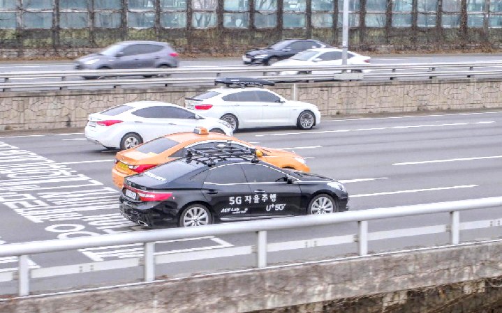 A self-driving car in operation in Seoul. (image: LG Uplus Corp.)