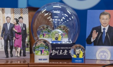 Snowglobes of President Moon Jae-in’s Inauguration Sell Out in 35 Minutes