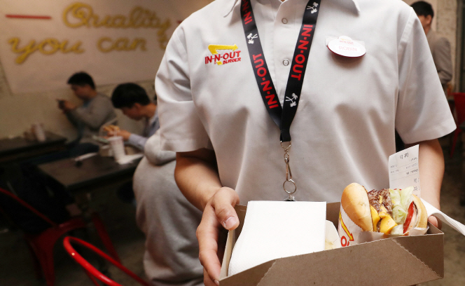 In-N-Out Burger Opens Pop-up Store in Seoul
