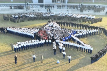 ROK-U.S. Combined Forces Create ‘Human Insignia’ at Camp Humphreys