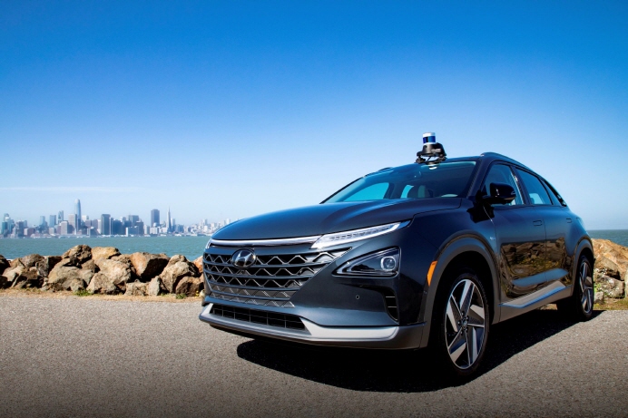Hyundai Motor's Nexo hydrogen fuel-cell electric car equipped with Aurora's self-driving system. (image: Hyundai Motor)