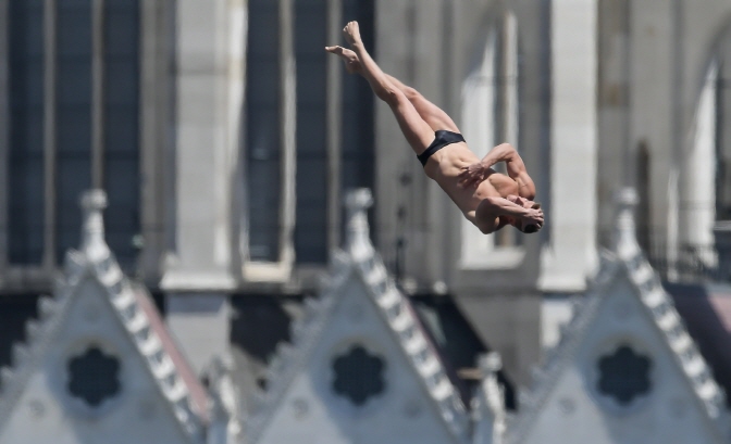 High Diving Shows Highest Ticket Sales Rate Among Gwangju Swimming Events