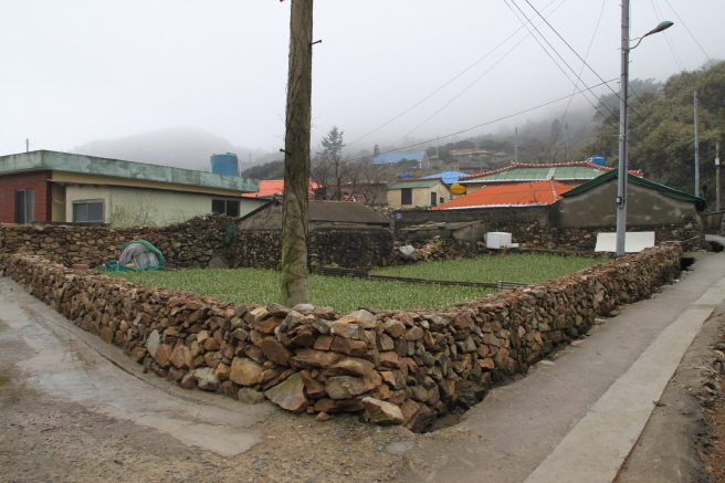 Sinan Country Announces Initiative to Preserve Historic Stone Walls