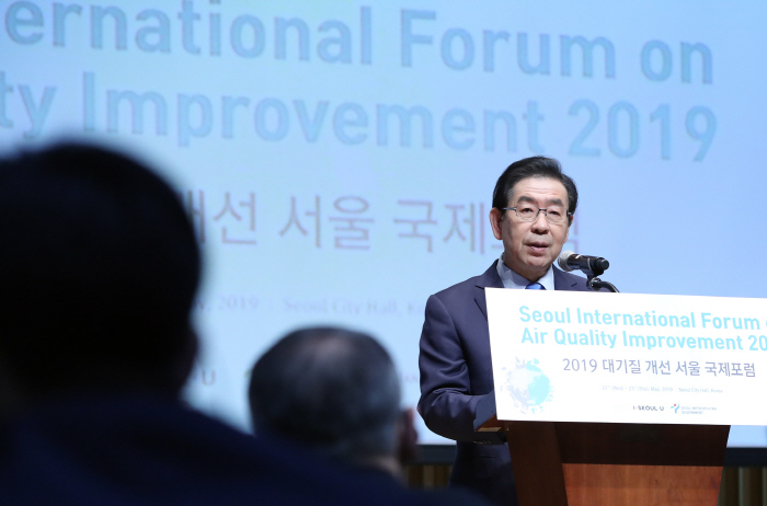 Seoul Mayor Park Won-soon speaking at the 2019 Northeast Asia Forum on Air Quality Improvement on May 22, 2019. (Yonhap)
