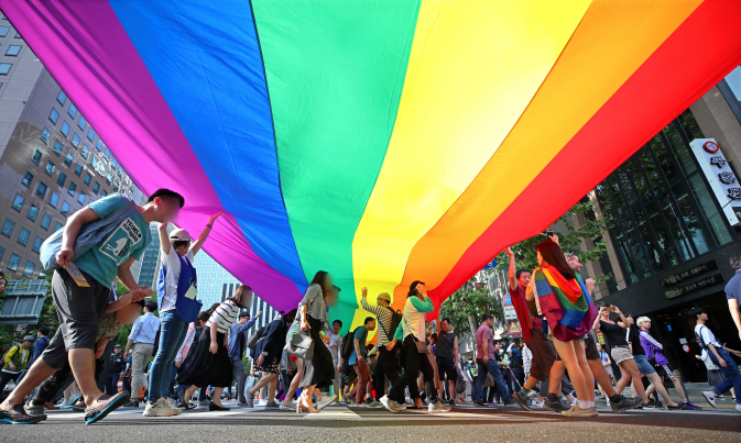 Online Queer Parade Struck by Radical Feminism