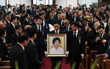 S. Koreans Bid Farewell to Ex-first Lady Lee Hee-ho