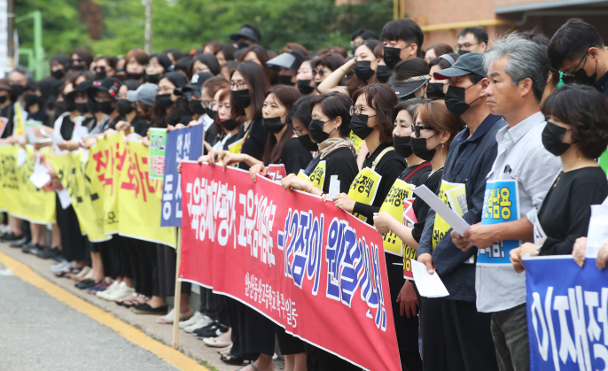 S. Korea Split over Fate of Embattled Elite High Schools