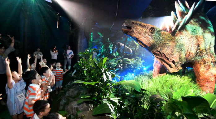 Lotte Hosts Asia’s First Jurassic World Exhibition