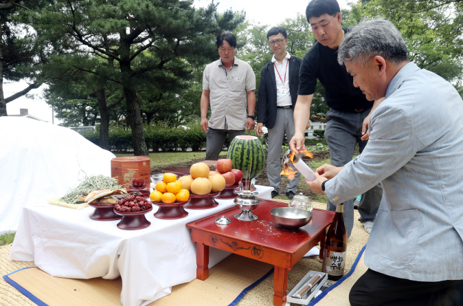 Jeju Island Bids Adieu to Famed Stallion