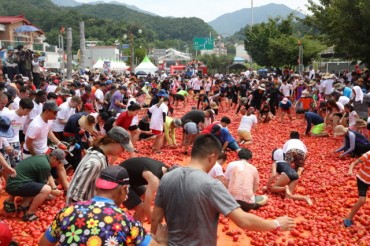 Residents Form Organizing Committee for Tomato Festival