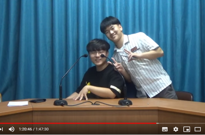 Lee Dong-kyun (L) and Yang Ji-won, students at Yeongdong High School in Yeongcheon, North Gyeongsang Province. (Yonhap) 