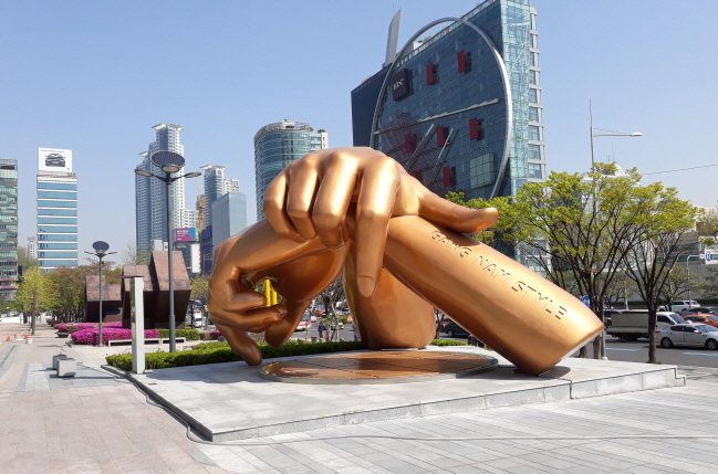 The statue of "Gangnam Style" (Yonhap)