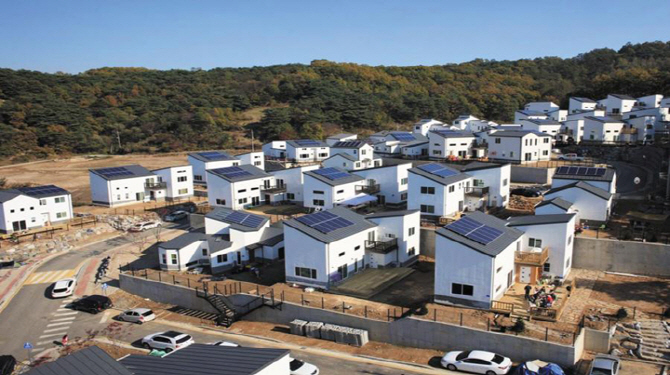 To create an energy trading village, the city plans to develop a platform for surplus power trading and sharing services for housing. (image: Korea Energy Agency)