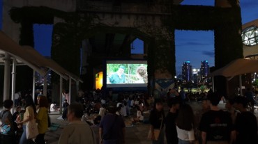 Han River Movie Festival Brings the Silver Screen Outdoors