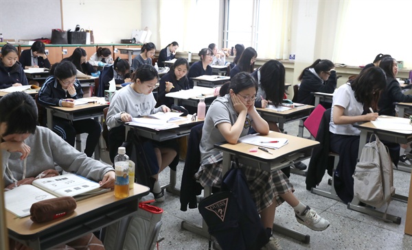 S. Korea Takes First Step Toward Free High School Education