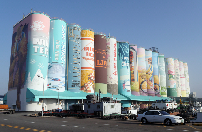 World’s Largest Silo Mural in Incheon Harbor Awarded for Design