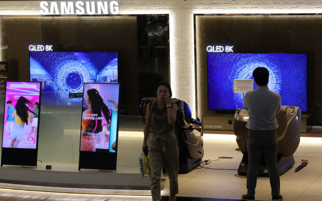 Samsung Electronics Co.'s QLED 8K TVs are displayed at D'light, the company's promotion center in Seoul, on July 31, 2019. (Yonhap)