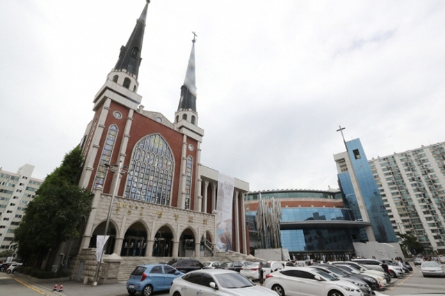 Myungsung Church in Seoul. The church has been at the center of controversy since its founder Rev. Kim Sam-hwan named his eldest son, Rev. Kim Ha-na, to succeed him in 2017. (Yonhap)