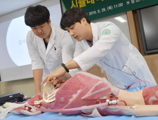 Konkuk University’s College of Veterinary Medicine announced on Tuesday that it will introduce artificial animal models for anatomy classes starting in the fall semester. (image: Konkuk University)