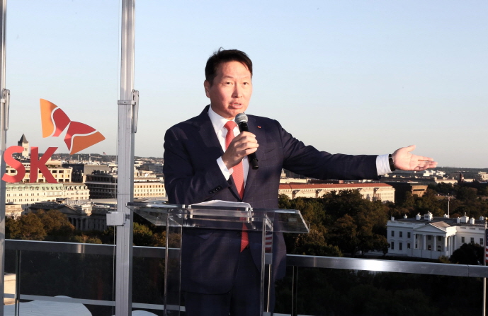 SK Group Chairman Chey Tae-won speaks at SK Night event in Washington D.C. on Sept. 19, 2019. (image: SK Group)