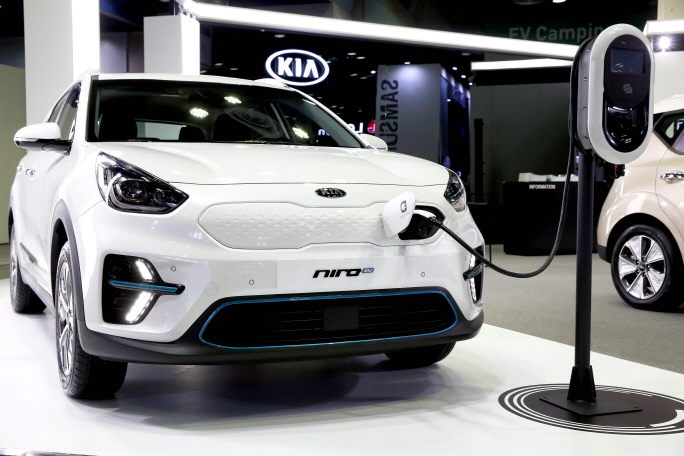 A Niro EV being charged at the EV Trend Korea expo at the COEX exhibition hall in southern Seoul on May 2, 2019. (image: Kia)