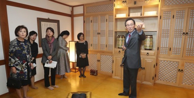 S. Korean Embassy in Britain Transformed into Traditional Gallery