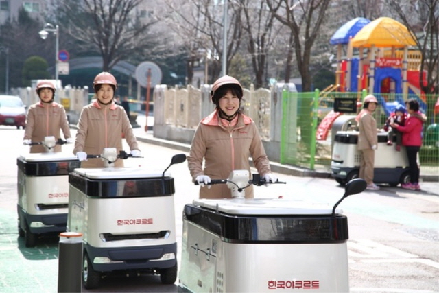 Yakult Delivery Personnel Represent a Dark Horse in the Delivery of Fresh Food