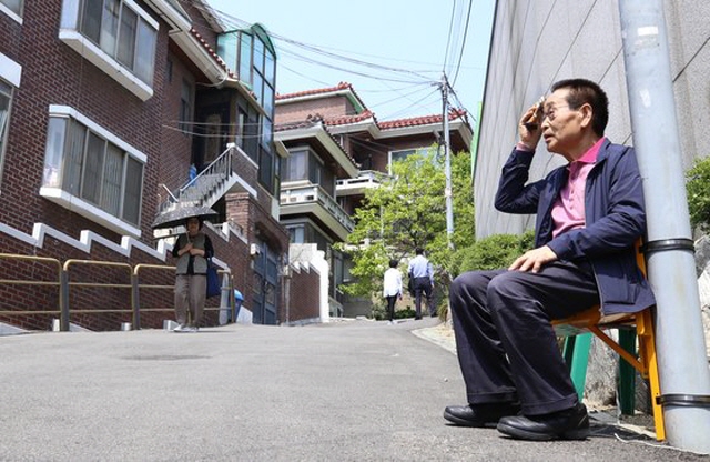 Namyangju Introduces Care Chairs on Steep Hills