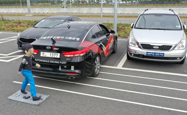 Hyundai Mobis' R-AEB technology in action. (image: Hyundai Mobis)