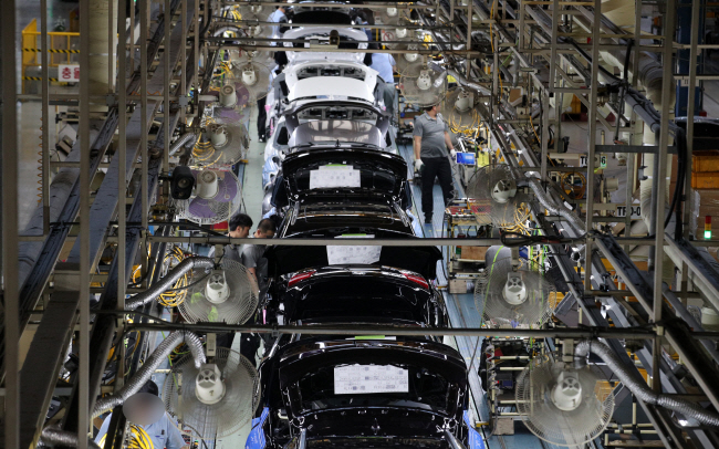 At the current pace, annual auto output will likely fall short of 4 million units for the first time since 2009. (Yonhap)