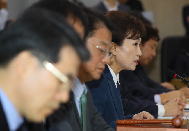 Land, Infrastructure and Transport Minister Kim Hyun-mee (2nd from right) delivers an opening speech during a housing policy review committee held at the ministry's building in Sejong City on Nov. 6, 2019. (Yonhap)