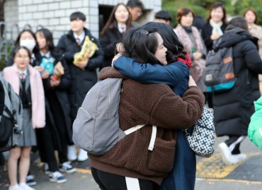 S. Korea Holds National College Entrance Exam