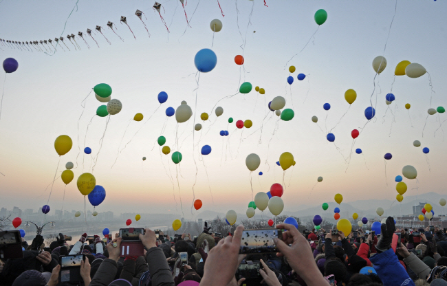 Balloons released into the sky. (image: Daegu Dong District Office)
