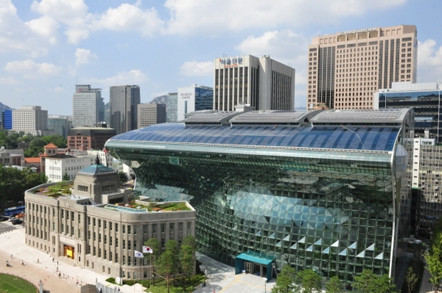 Seoul City Hall Turns into Hall of Culture